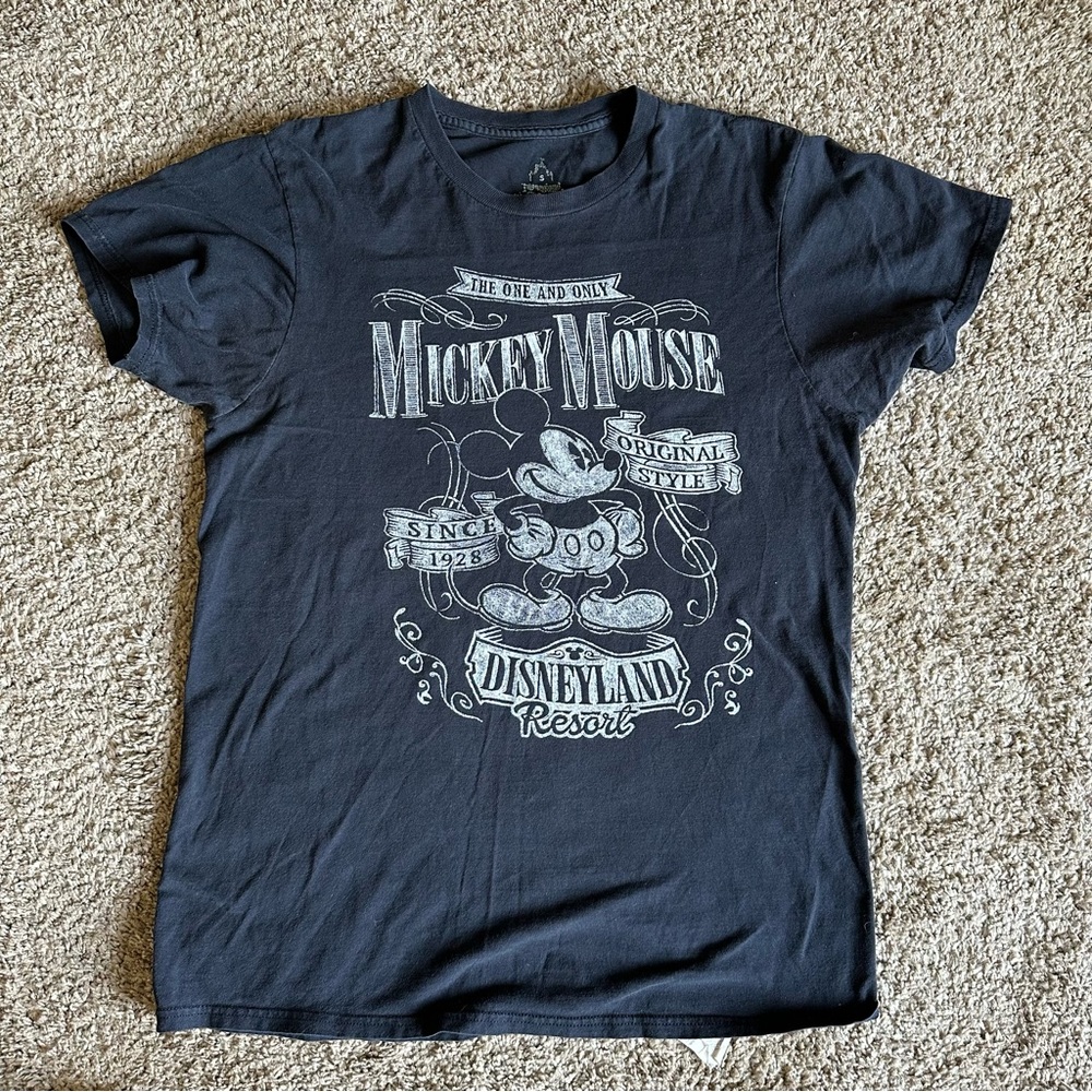 Disneyland resort size small Mickey Mouse t shirt